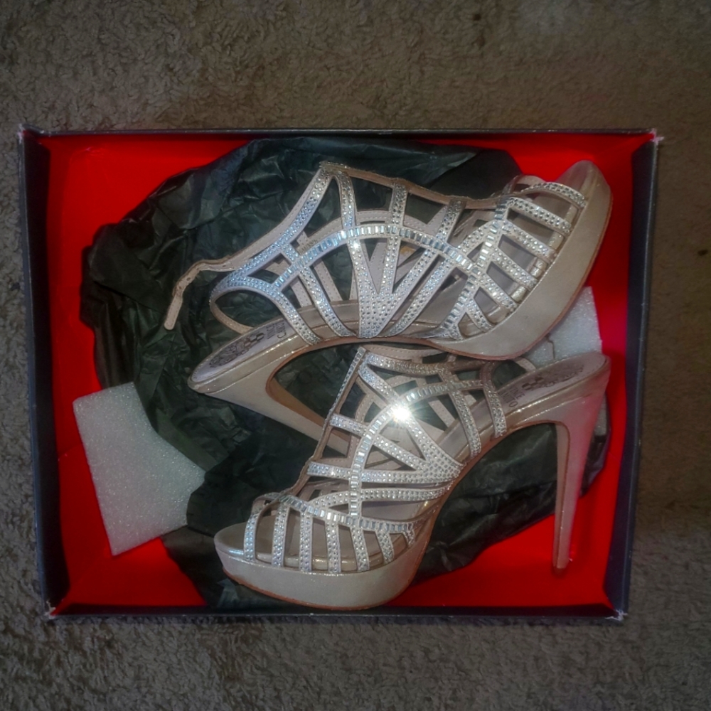 Vince Camuto women's Janene